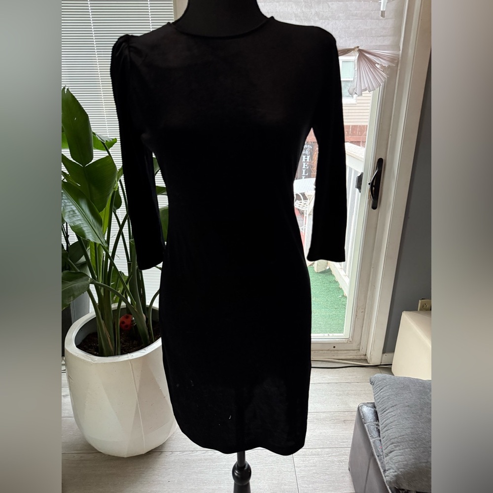 Elegant Black Long-Sleeve Velvet Dress